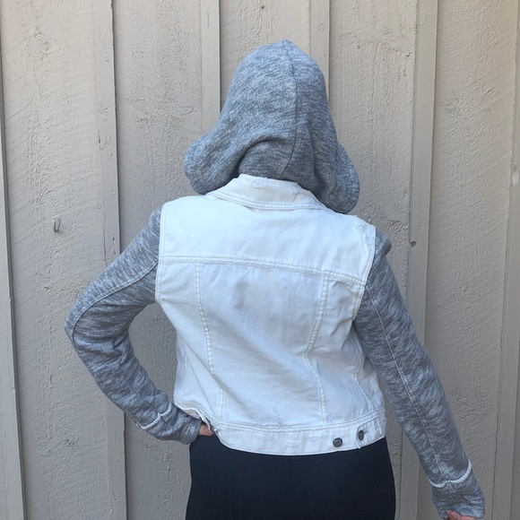 White jean jacket with sweat sleeves - Picture 3 of 3
